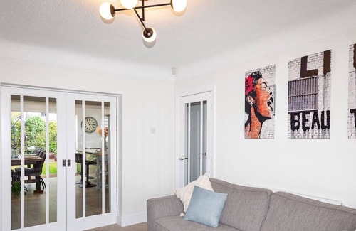 Didsbury House | Pass the Keys | Stunning home near Didsbury Village