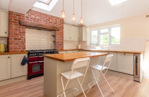 Chessington North and Hook House | Pass the Keys Stunning Spacious Chessington Gem with Parking