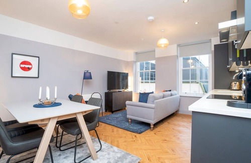 Bath City Centre Apartment | Pass the Keys |Stunning 2 bed retreat in the heart of Bath