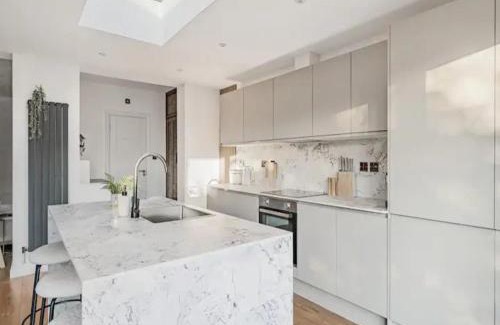 Oxford House | Pass the Keys Stunning 5 Bedroom Home Central Oxford