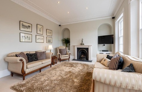 Shrewsbury House | Pass the Keys Stunning Georgian town house in the centre of town
