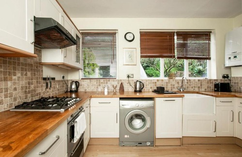 Ealing Broadway Apartment | Pass the Keys Stylish Garden Apartment with Free Parking in Ealing