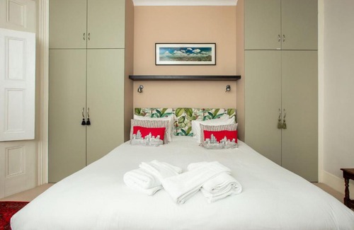Ealing Broadway Apartment | Pass the Keys Stylish Garden Apartment with Free Parking in Ealing