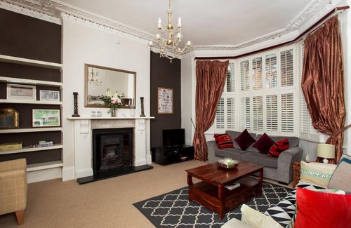 Ealing Broadway Apartment | Pass the Keys Stylish Garden Apartment with Free Parking in Ealing