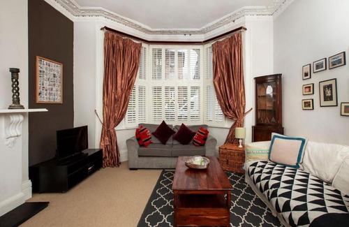 Ealing Broadway Apartment | Pass the Keys Stylish Garden Apartment with Free Parking in Ealing