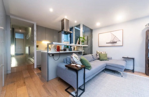 Shaftesbury House | Pass the Keys | Stylish Victorian Gem 1Br Central Location