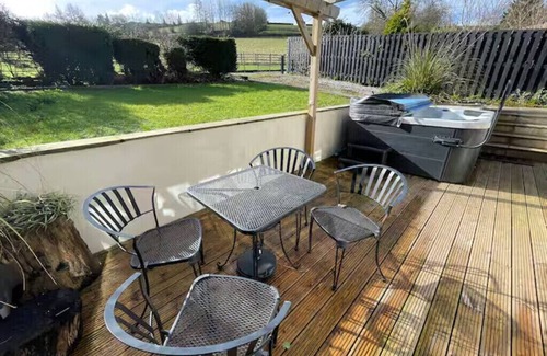 Hayfield House | Pass the Keys | The Cabin Dog Friendly Haven with Hot Tub Sleeps 4