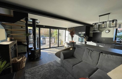 Hayfield House | Pass the Keys | The Cosy Romantic and Elegant for 2 with Hot Tub