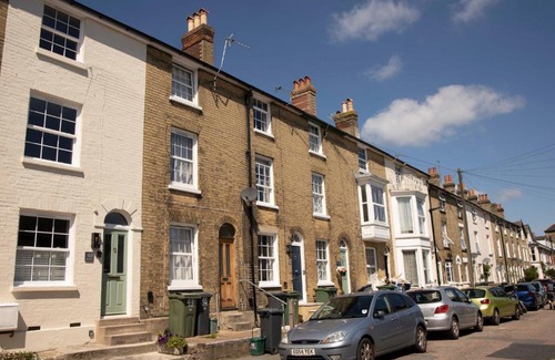 Cowes House | Pass the Keys Townhouse Cowes, Newly Refurbished Garden House