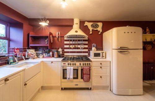 Deddington House | Pass the Keys Unique renovated former chapel