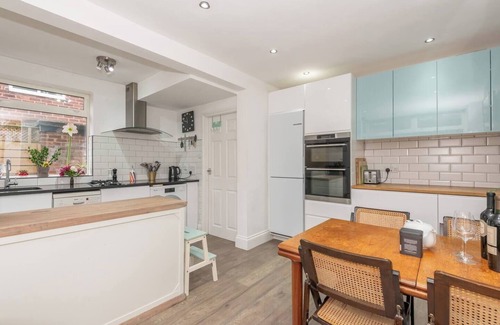 Meanwood House | Pass the Keys | Urban Charm - near Headingley - driveway parking