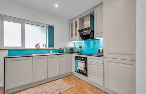 Swalecliffe House | Pass the Keys | Waders
