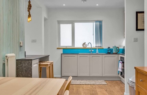Swalecliffe House | Pass the Keys | Waders