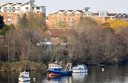 Grangetown Apartment | Pass the Keys | Waterfront 2 Bedroom Apartment