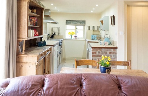 Wedmore Cottage | Pass the Keys | Wilf's Barn, Wedmore a romantic cottage for two