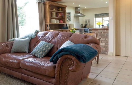 Wedmore Cottage | Pass the Keys | Wilf's Barn, Wedmore a romantic cottage for two