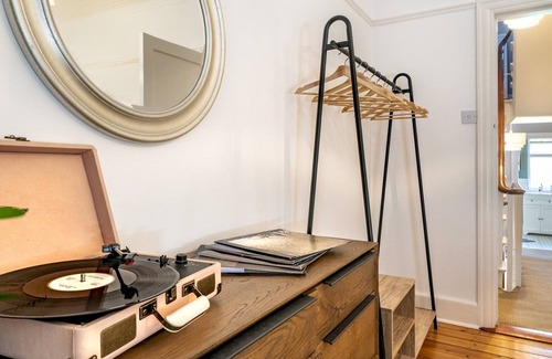 Belfast House | Pass the Keys | Wonderful 3BR Townhouse Top Location Cafes