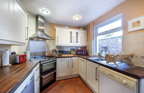 Belfast House | Pass the Keys | Wonderful 3BR Townhouse Top Location Cafes