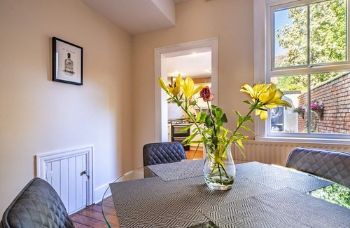 Belfast House | Pass the Keys | Wonderful 3BR Townhouse Top Location Cafes