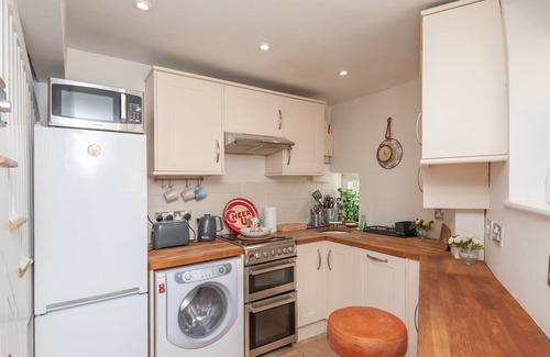 Headingley House | Pass the Keys | Wonky Cottage with amazing garden