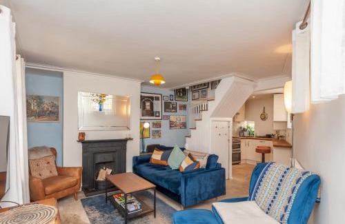 Headingley House | Pass the Keys Wonky Cottage with amazing garden