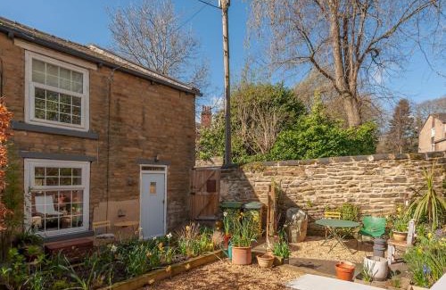Headingley House | Pass the Keys Wonky Cottage with amazing garden