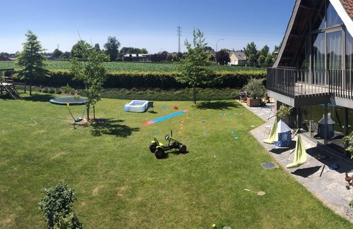 Zwevegem Villa | PassaDia vacation home near Kortrijk 10-22 pers (19 adults/children + 3 babies)