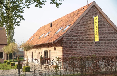 Zwevegem Villa | PassaDia vacation home near Kortrijk 10-22 pers (19 adults/children + 3 babies)