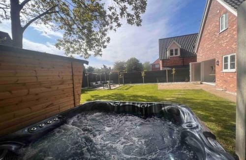 Filby House | Passing Moon- Filby (Norfolk Broads)