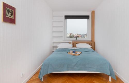 Kamienna Gora Apartment | Pastel Apartment with Two Bedrooms and Balcony in Gdynia by Noclegi Renters
