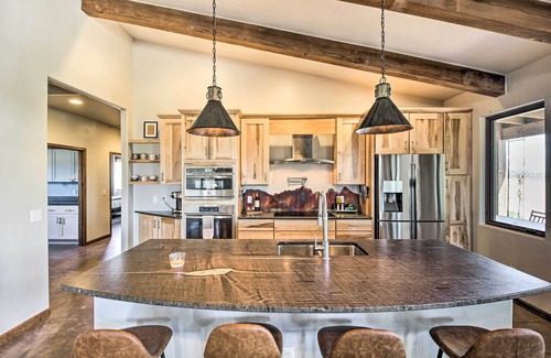Elgin House | Pastoral Elgin Escape w/Covered Patio & Grill!