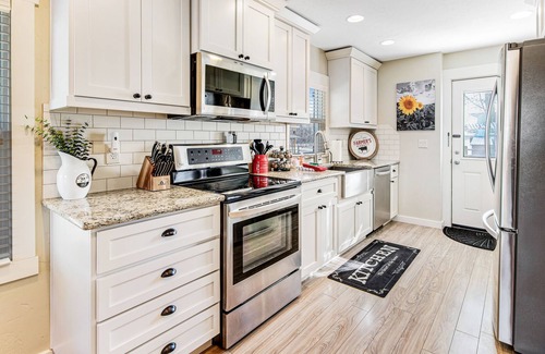 Eagle House | Pastoral Escape with WiFi, Fireplace, Private Washer/Dryer, & Large Firepit