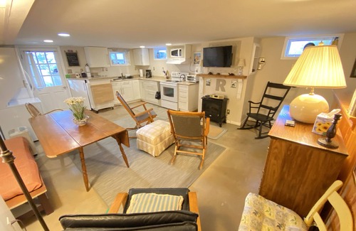 Macon Apartment | Pastoral farm setting in cozy space "The Rosalie" at Clover Hill Farm