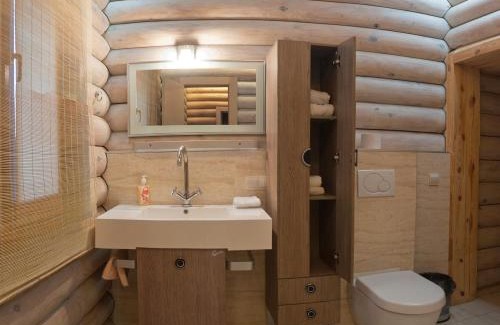 Klavdiyevo-Tarasove Resort | Pastoral wooden hauses