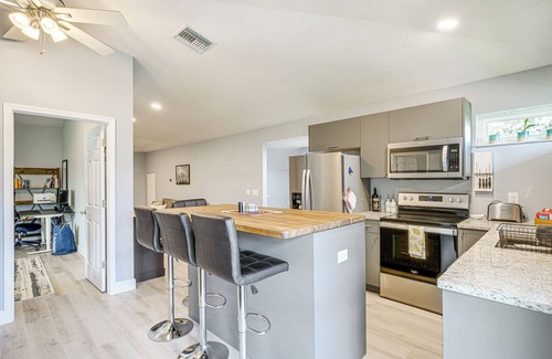 Greater Northdale Apartment | Pasture & Pond Views: Lovely Lutz Apartment