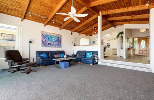 Papamoa Beach House | Pat's Place on the Beach