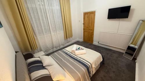 Northampton House | Pat Signature STAYS