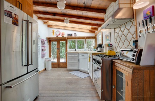 Patagonia Cottage | Patagonia Cottage w/Patio & Yard: Walk to Town!