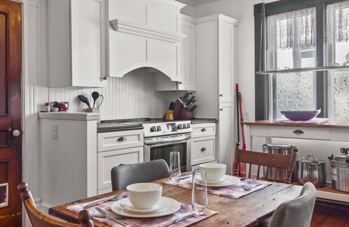 Petty Harbour House | Patey’s Port Inn | 3 Bd | Hot Tub | Driveway