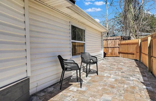 Murray Hill House | Patio and Jacuzzi Haven