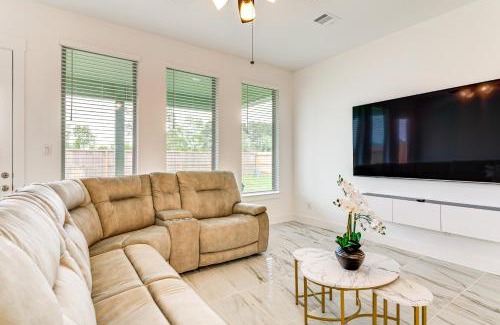 Tomball House | Patio and Pool Access Family Home in Tomball