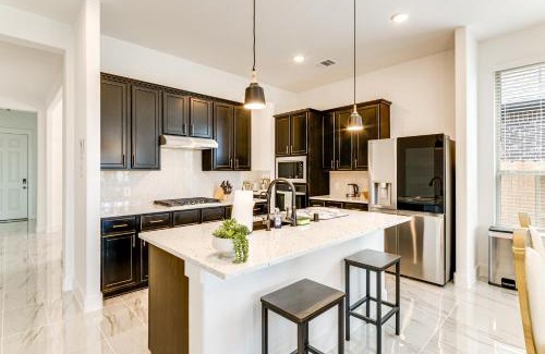 Tomball House | Patio and Pool Access Family Home in Tomball
