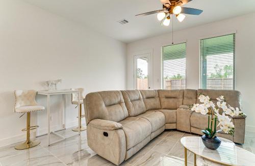 Tomball House | Patio and Pool Access Family Home in Tomball