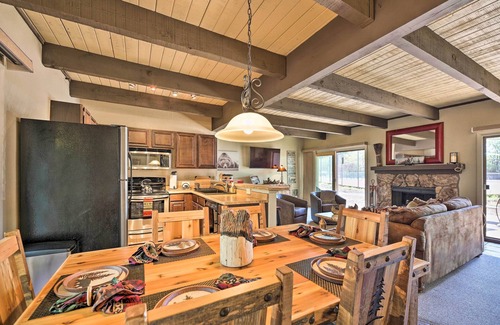 Pinetop Condo | Patio & Fireplace: Country Club Pinetop Condo!