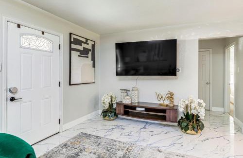 West Arlington House | Patio, Grill and Gym! Home 3 Mi to Lake Arlington