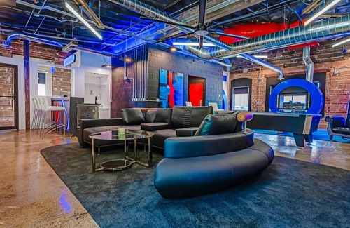 Sparta House | Patio & Grill | Pool Table | 100" TV | Workspaces