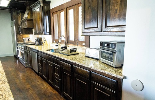 Fort Worth Condo | Patio Roof-top with downtown-views & chefs kitchen
