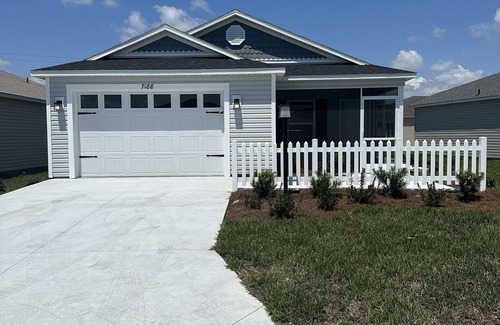 Okahumpka House | Patio Villa located right by SawGrass Grove and close to Brownwood Square!