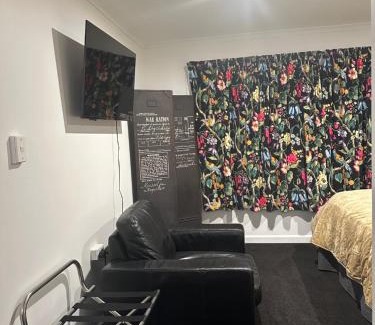 Lyttelton Apartment | Paton Place Harbour Hillviews