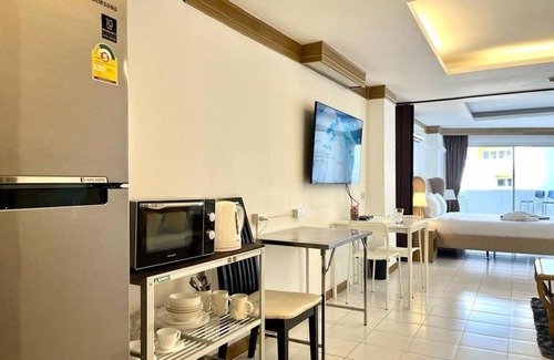 Nanai Road Apartment | Patong Beach Gardens - Pool, Fast Wifi, Smart TVs